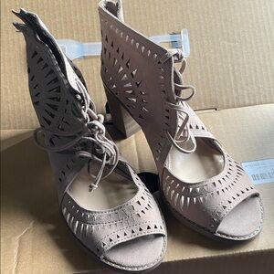 Vince Camuto ‘Tarita’ Laser-cut Peep Toe Block Heel Sandals in Taupe Size 6